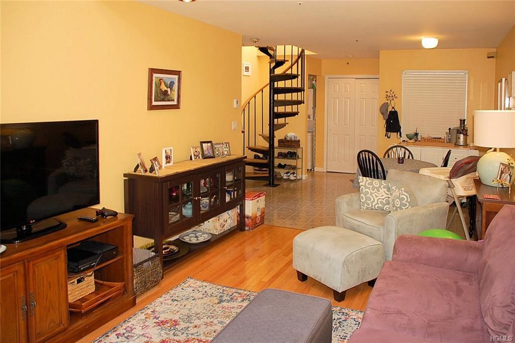 130 Kensico Avenue - Photo 1