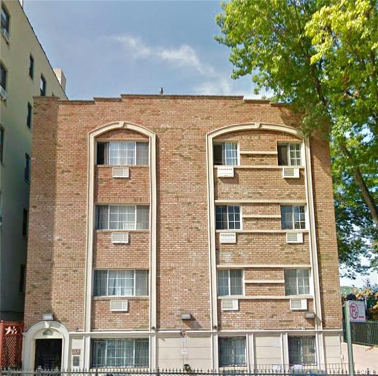 2135 Crotona Avenue - Photo 1