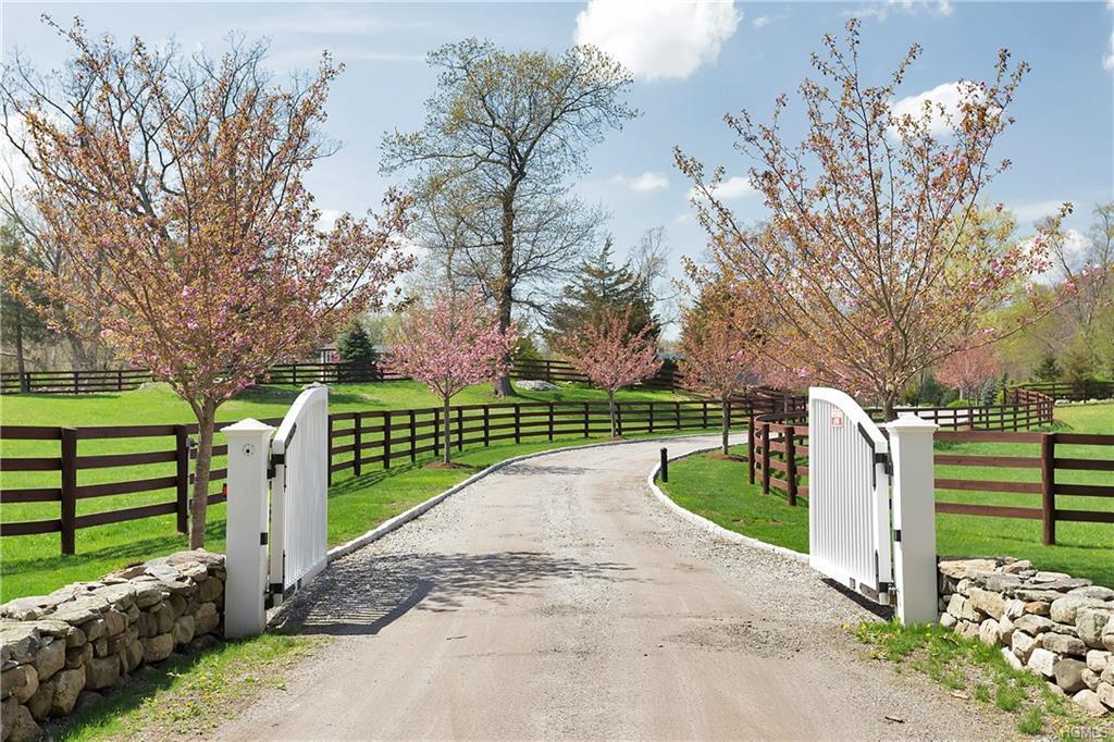 18 Schoolhouse Road - Photo 1