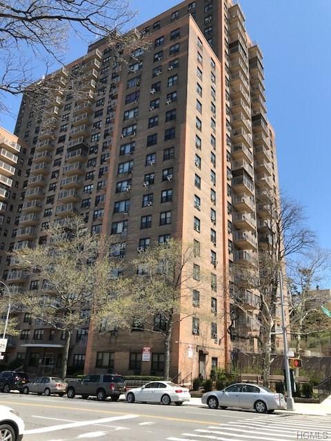 3000 Bronx Park East - Photo 1