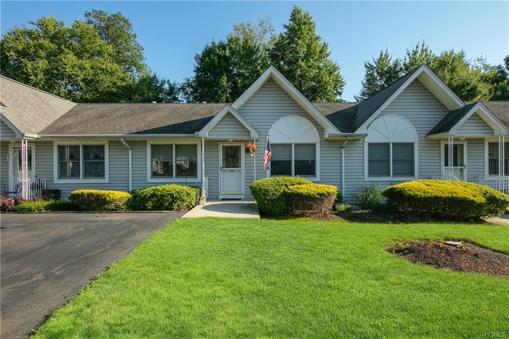 22 Windsor Circle - Photo 1