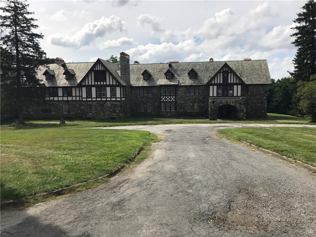 2016 Quaker Ridge Road - Photo 1