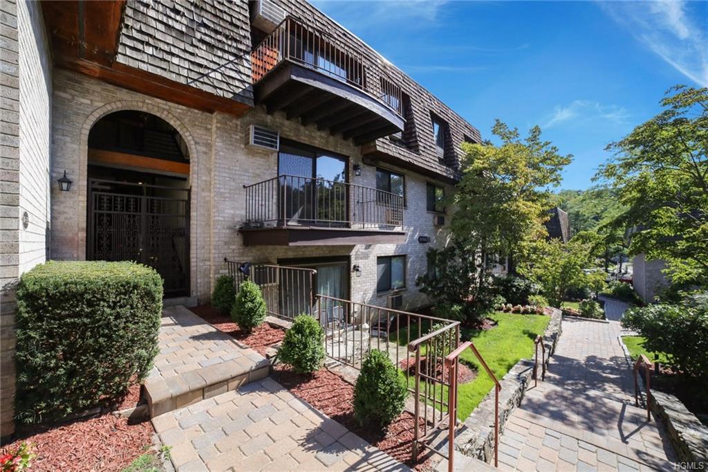555 Central Park Avenue - Photo 1