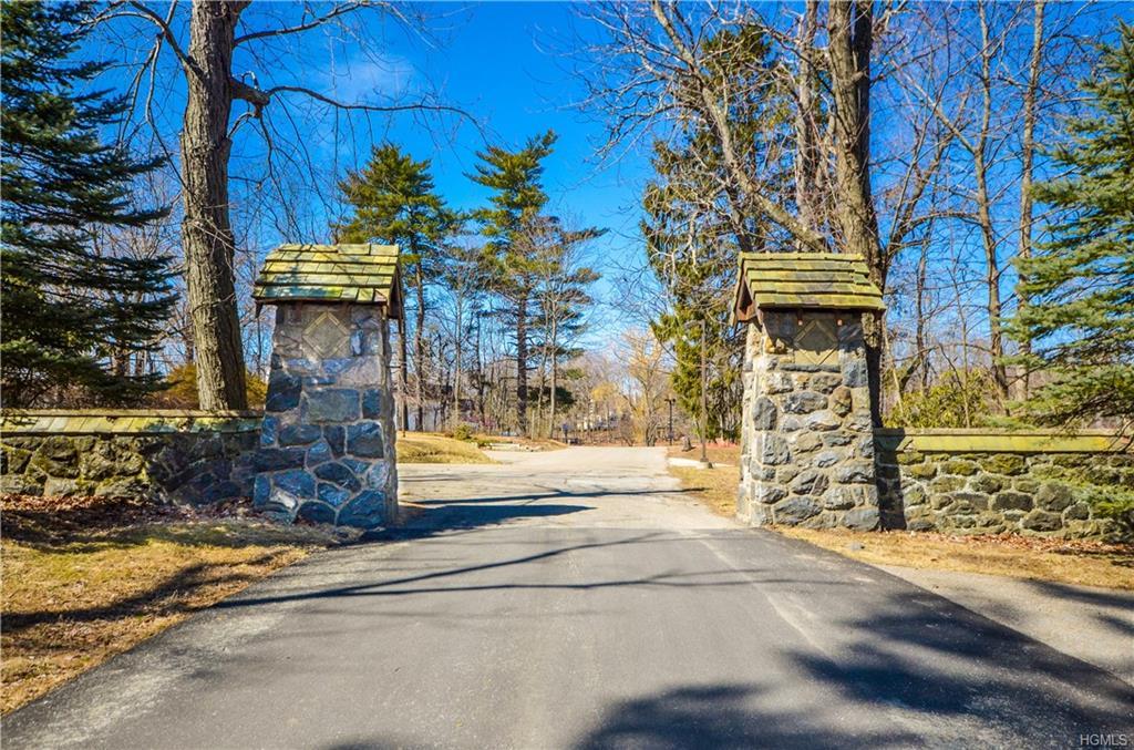 620 Sleepy Hollow Road - Photo 1