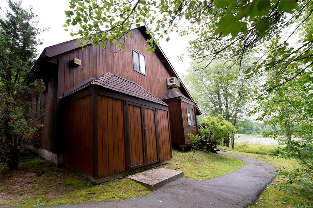 4 Lakeside Drive - Photo 1