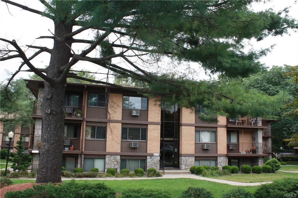 10 Oakwood Terrace - Photo 1