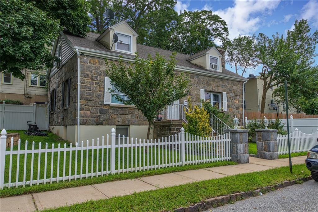 18 Roosevelt Street - Photo 1