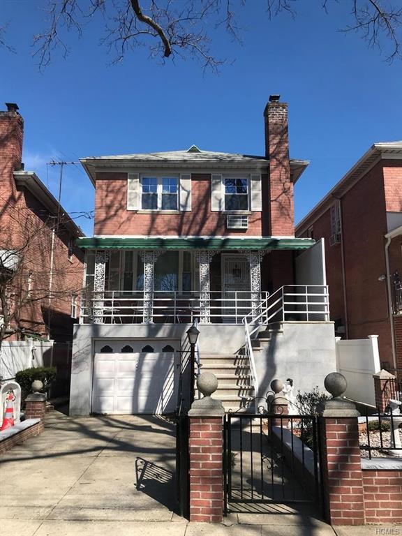 1405 Pelham Parkway - Photo 1
