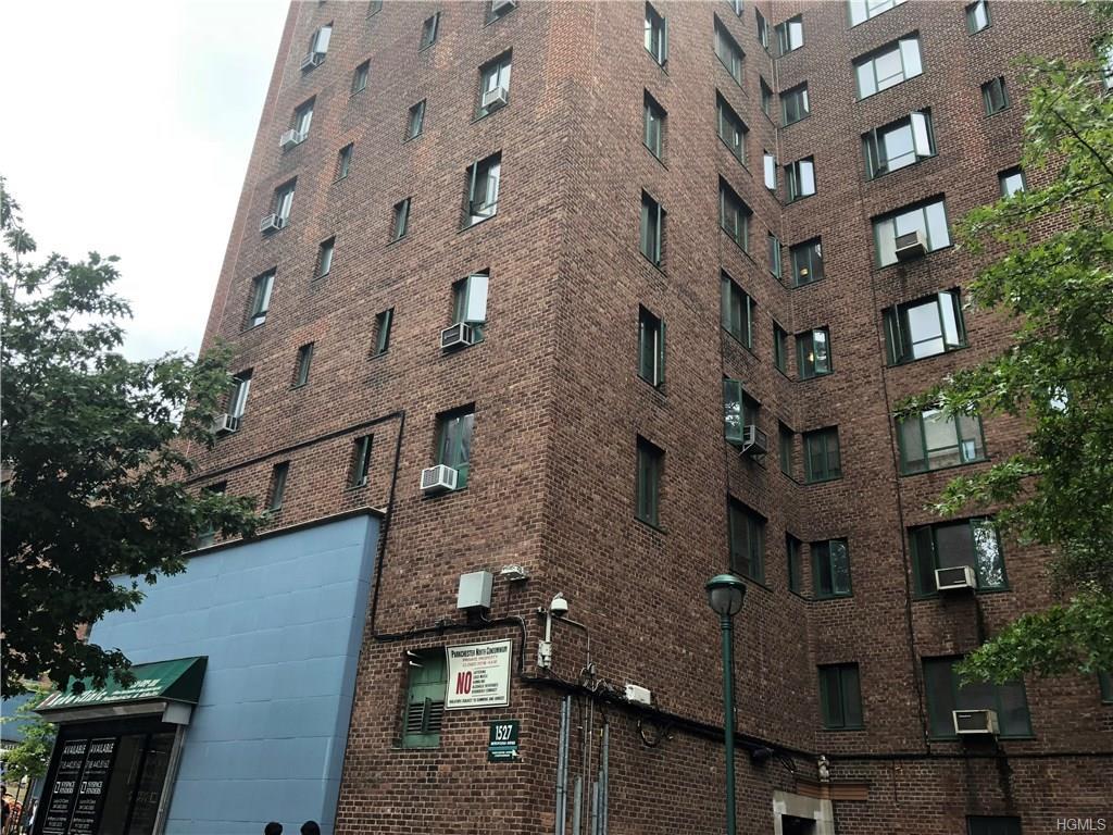 1527 Metropolitan Avenue - Photo 1