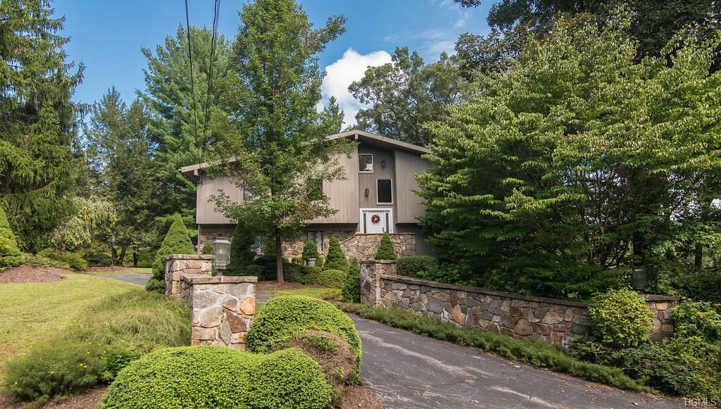 14 Colonial Drive - Photo 1