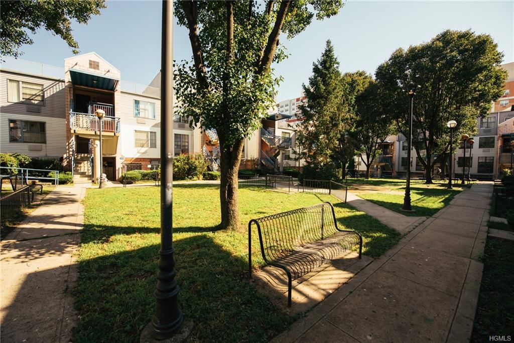 772 Brook Avenue - Photo 1