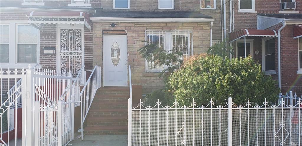 916 221st Street - Photo 1