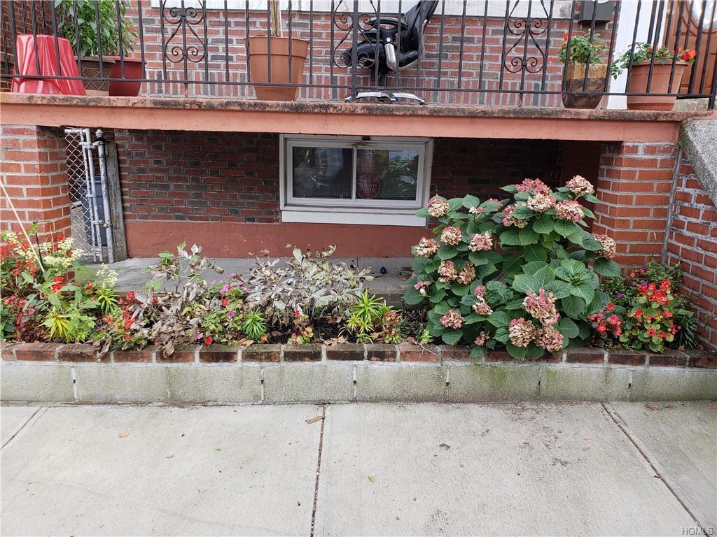 1626 Mayflower Avenue - Photo 1