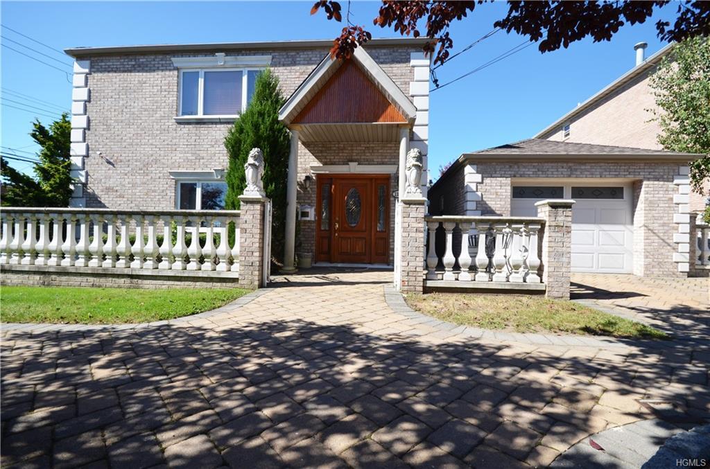 1103 Clarence Avenue - Photo 1
