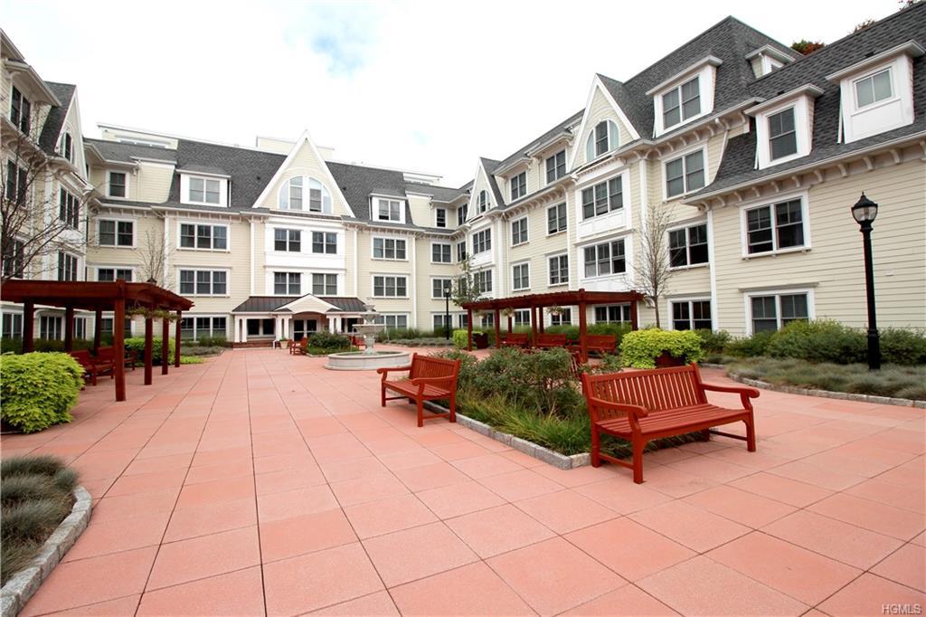 225 Stanley Avenue - Photo 1