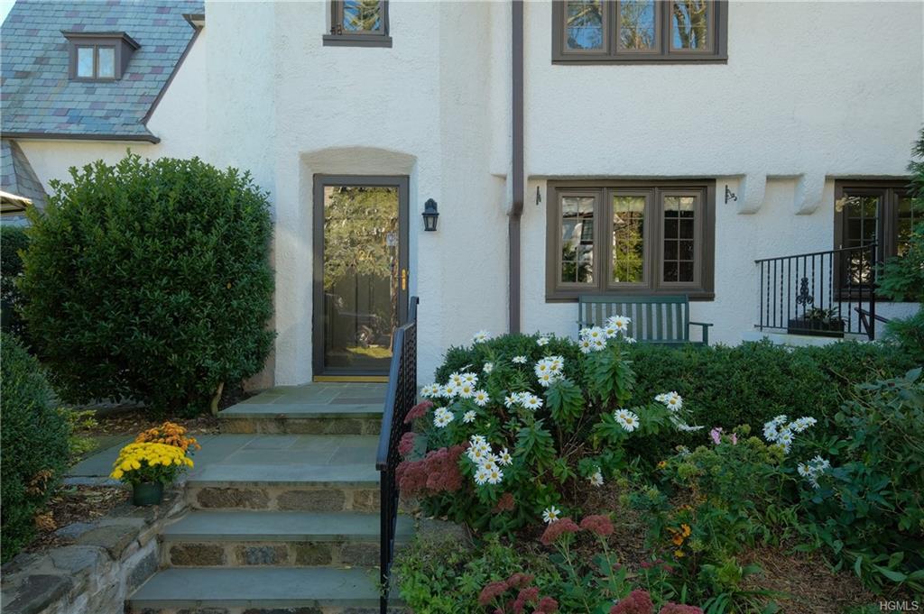 24 Bolton Gardens - Photo 1