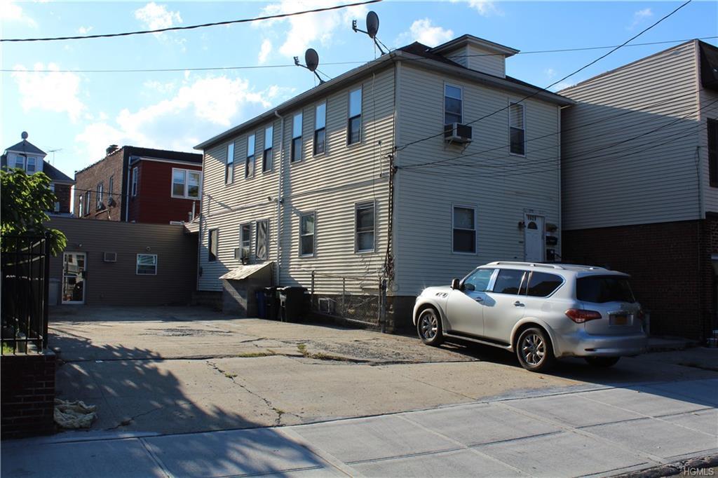1629 Williamsbridge Road - Photo 1