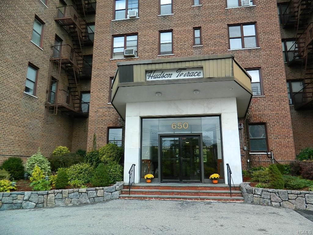 650 Warburton Avenue - Photo 1