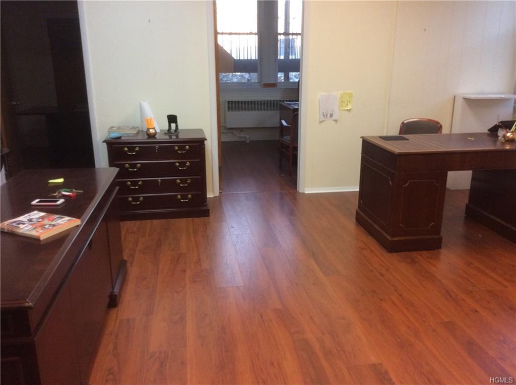 27 Broadway - Photo 1