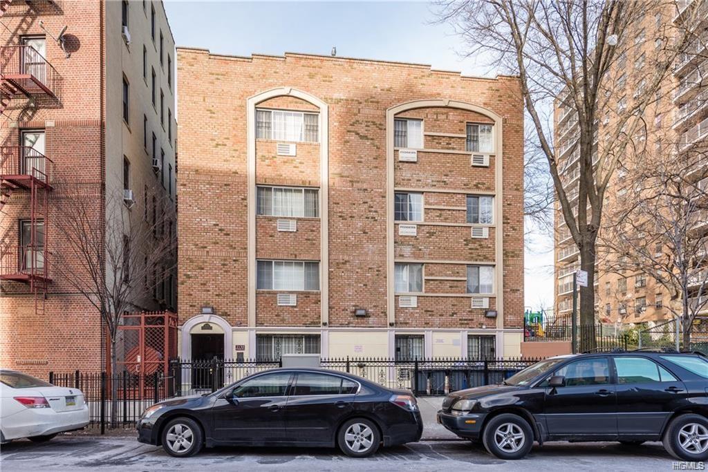 2135 Crotona Avenue - Photo 1
