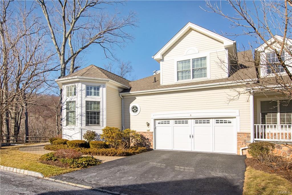 8 Bethpage Court - Photo 1