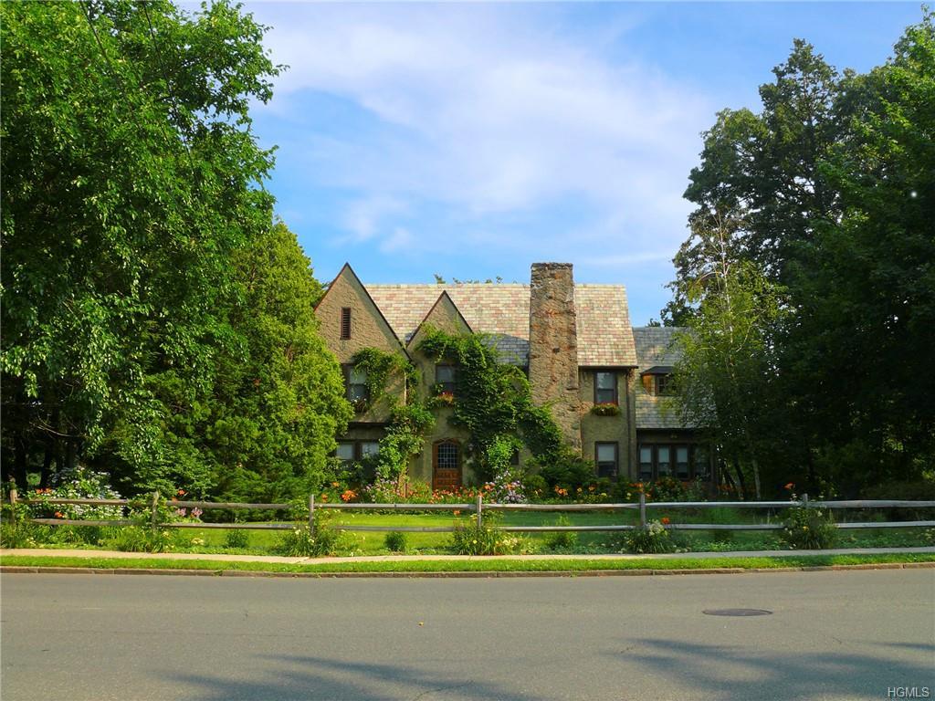320 Putnam Avenue - Photo 1