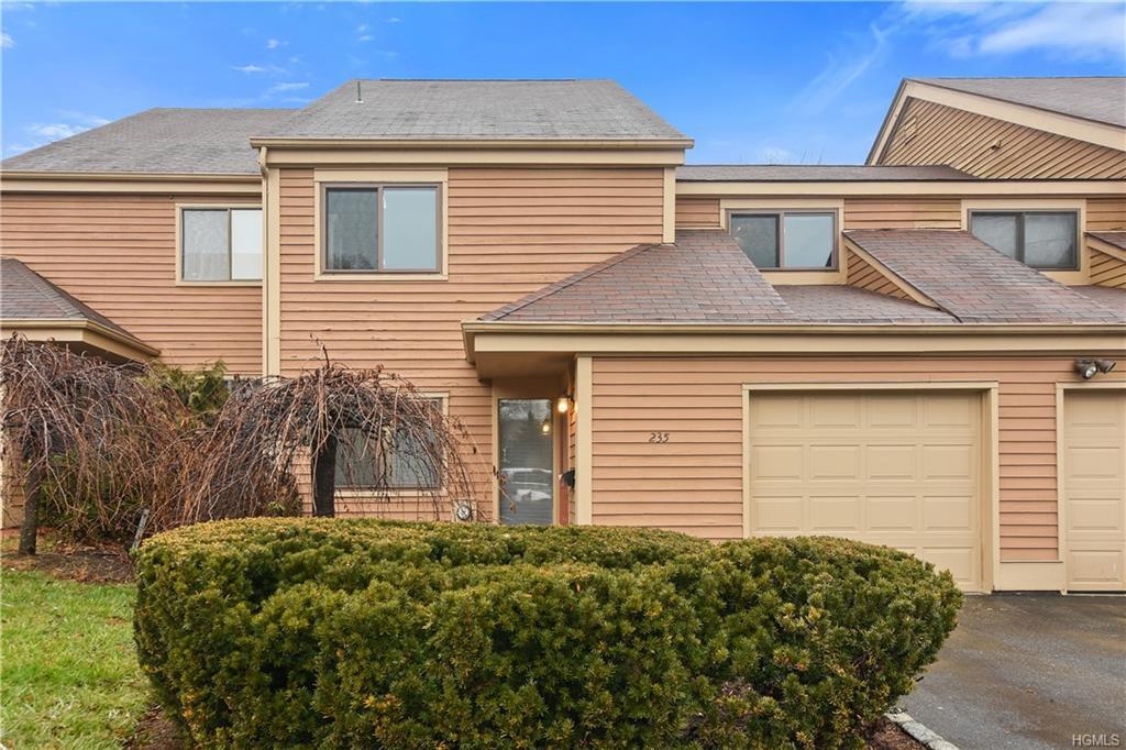 235 Tree Top Crescent - Photo 1