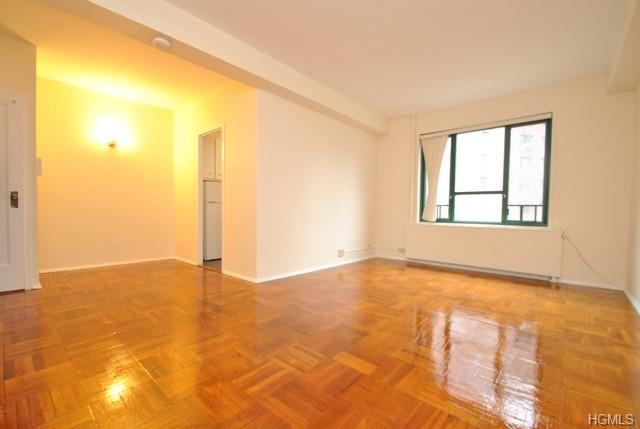 7 Metropolitan Oval - Photo 1