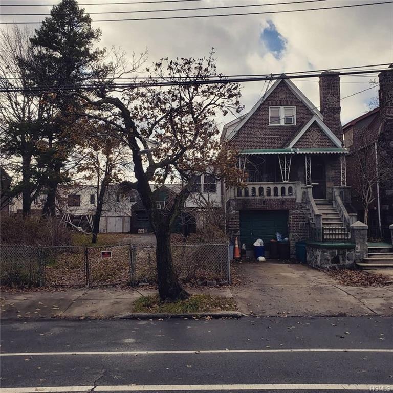 946 222nd Street - Photo 1