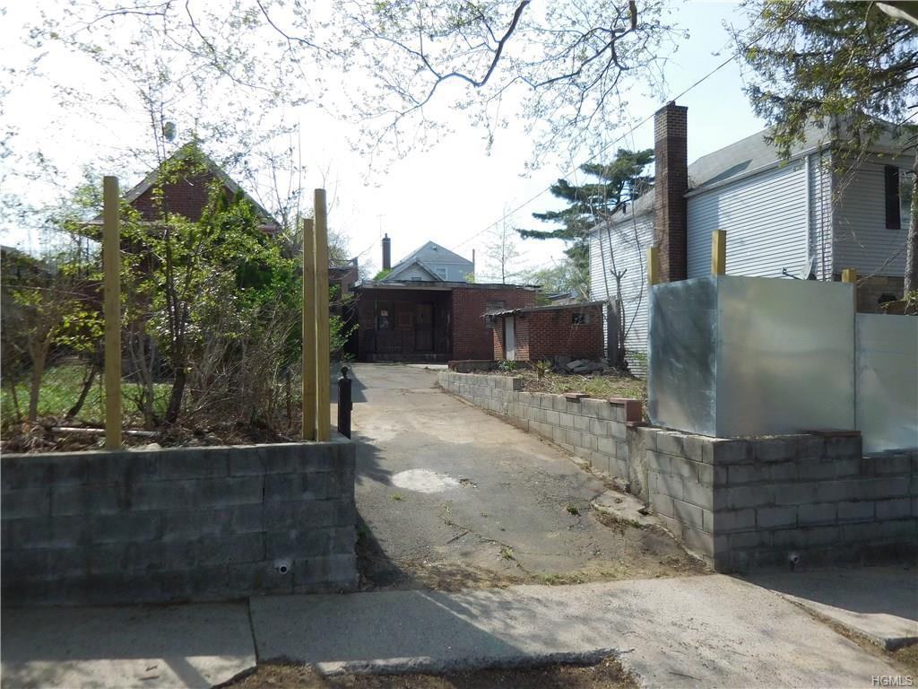 2945 Tenbroeck Avenue - Photo 1