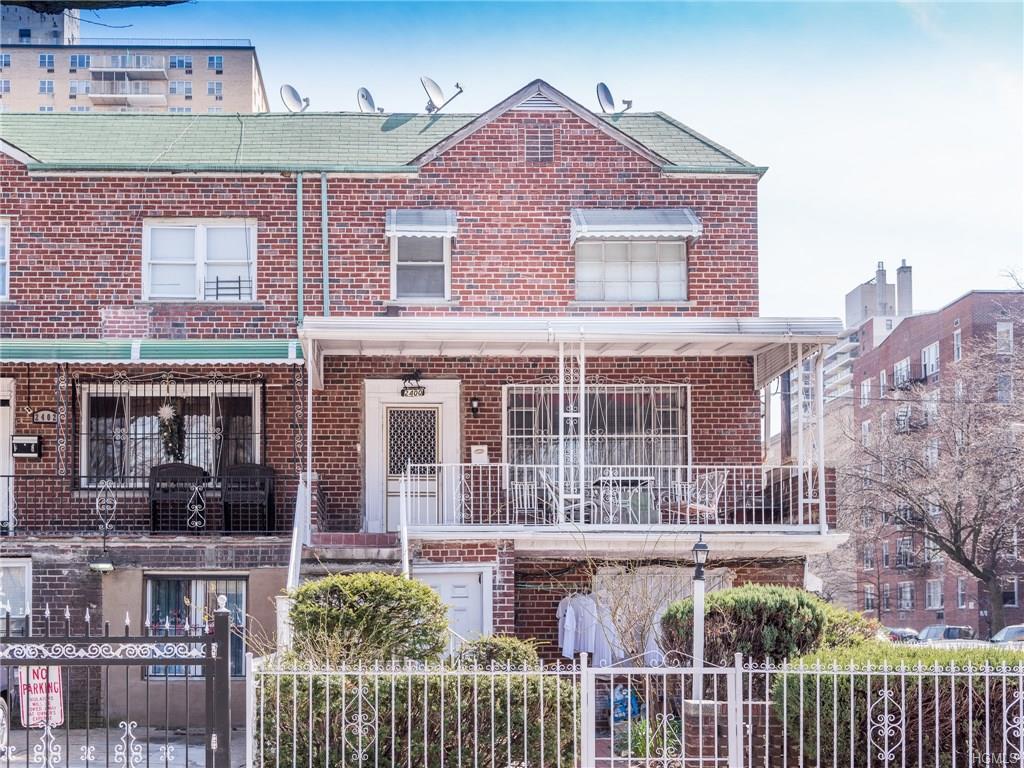 2400 Bronx Park - Photo 1