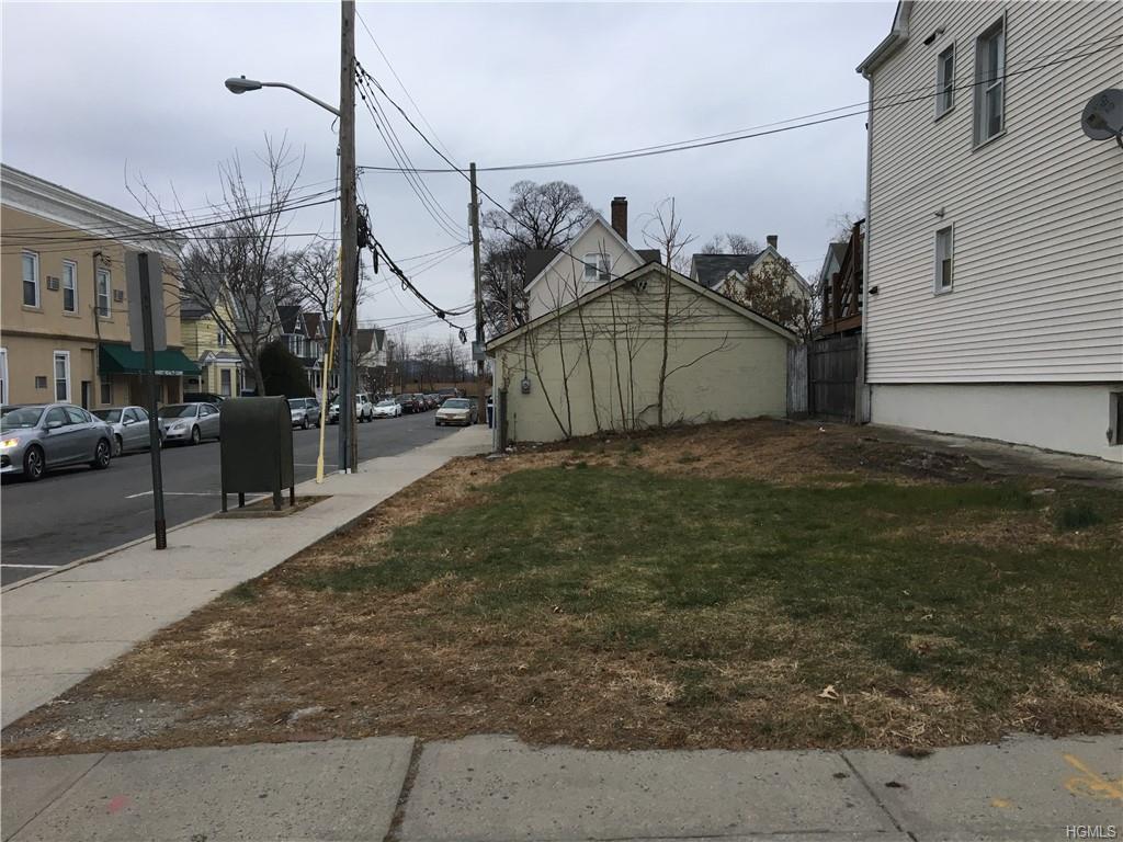 173 Beekman Avenue - Photo 1