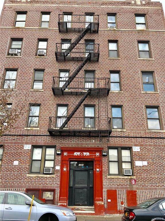 1383 Plimpton Avenue - Photo 1