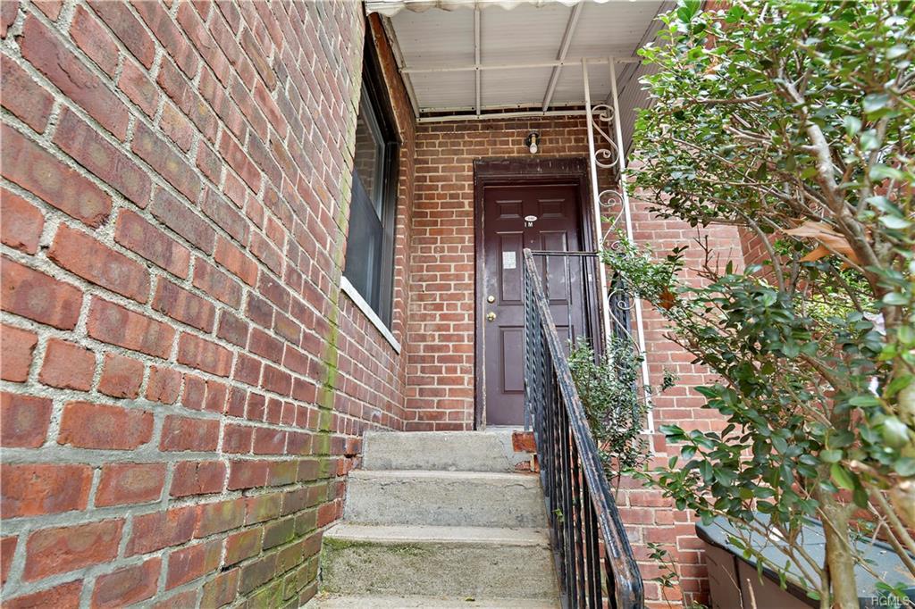 11 Bronx River Rd - Photo 1