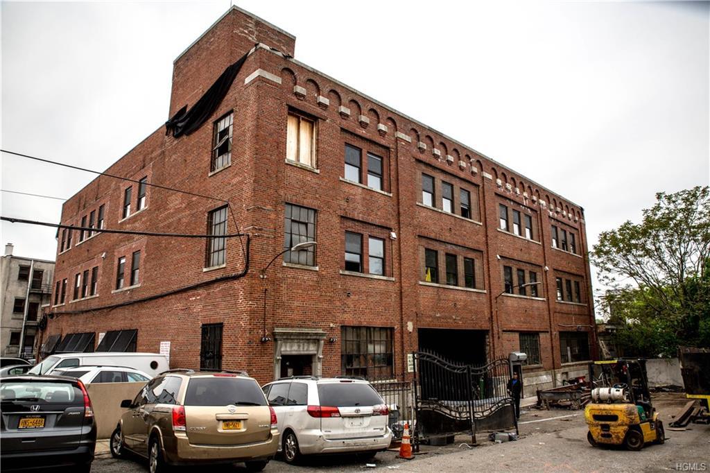 40 Columbus Place - Photo 1