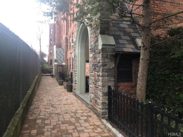 840 Bronx River - Photo 1