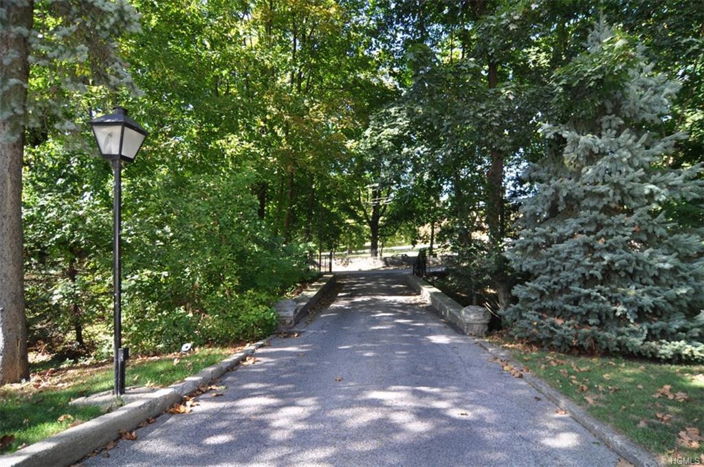 140 Broadway - Photo 1