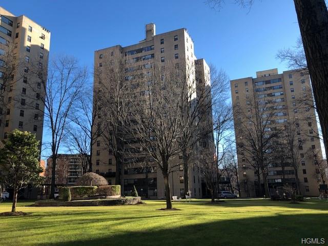 9 Fordham Hill Oval - Photo 1