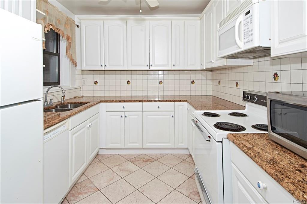 10 Broadway - Photo 1