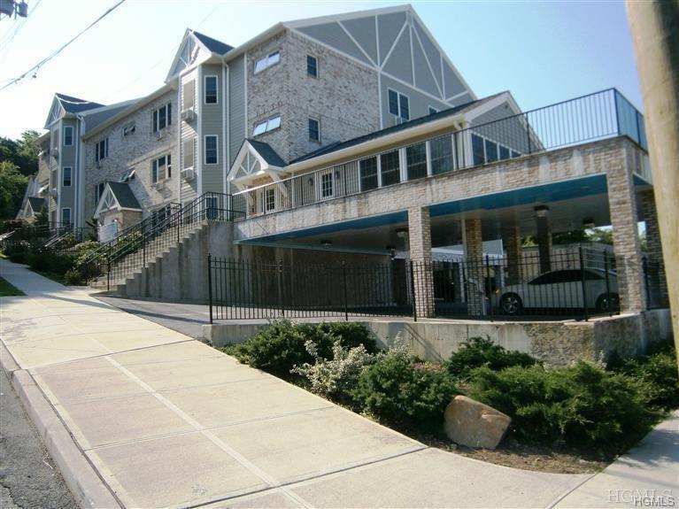 304 Warburton Avenue - Photo 1