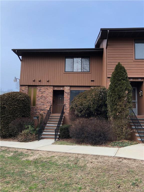 40 Coachlight Square - Photo 1