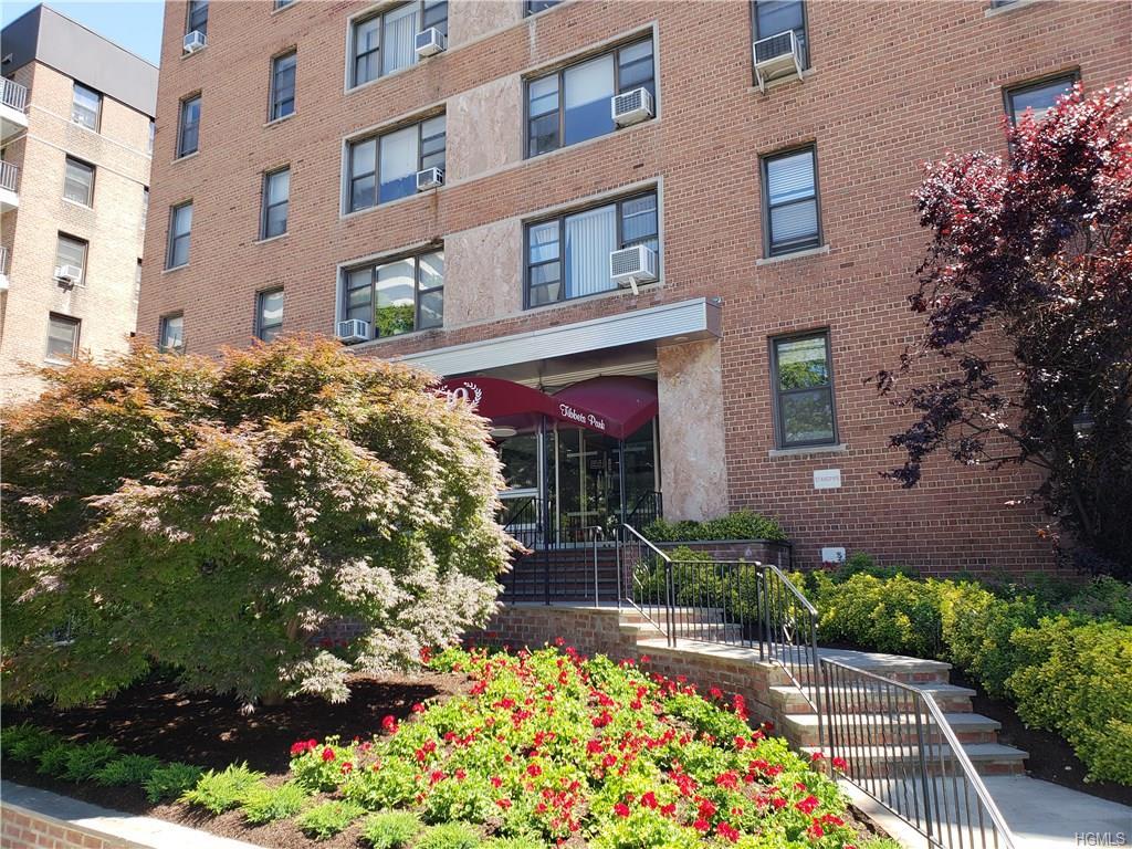 10 Broadway - Photo 1