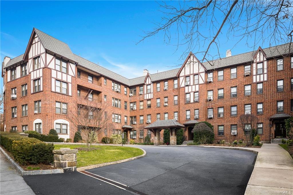 246 Bronxville Road - Photo 1