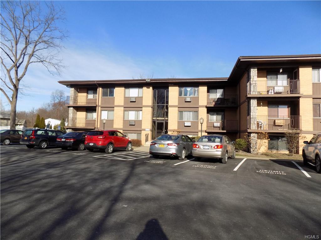 10 Oakwood Terrace - Photo 1