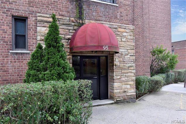 95 Sedgwick Avenue - Photo 1