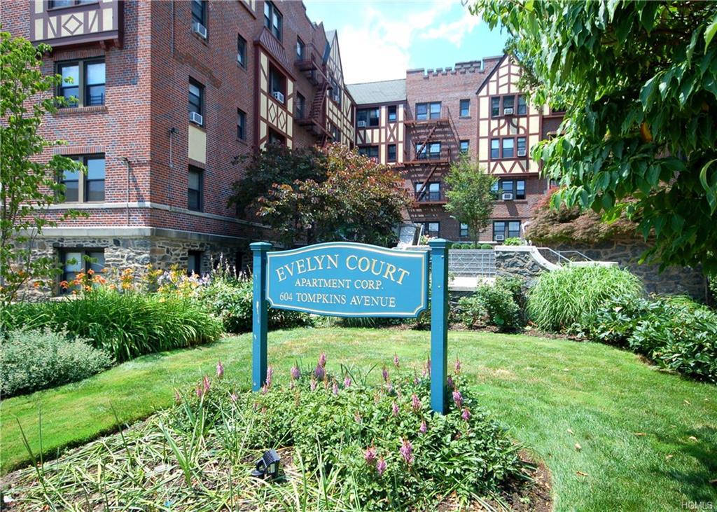 604 Tompkins Avenue - Photo 1