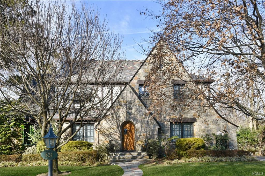 624 Oakhurst Road - Photo 1