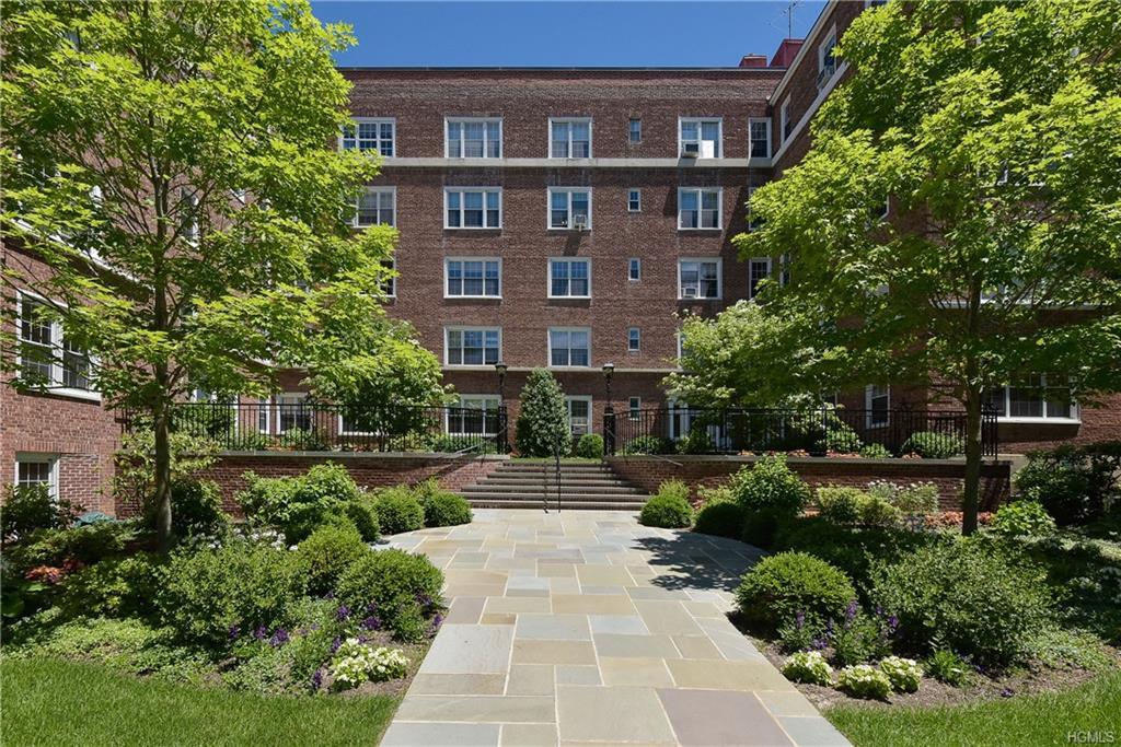 7 Midland Gardens - Photo 1