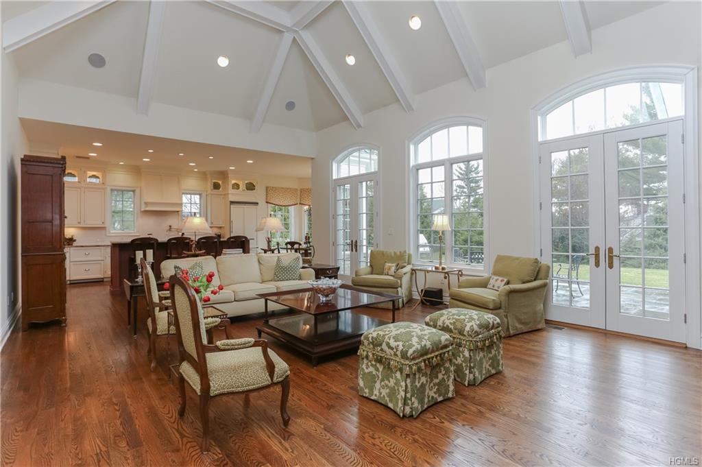 9 Cherry Lawn Boulevard - Photo 1