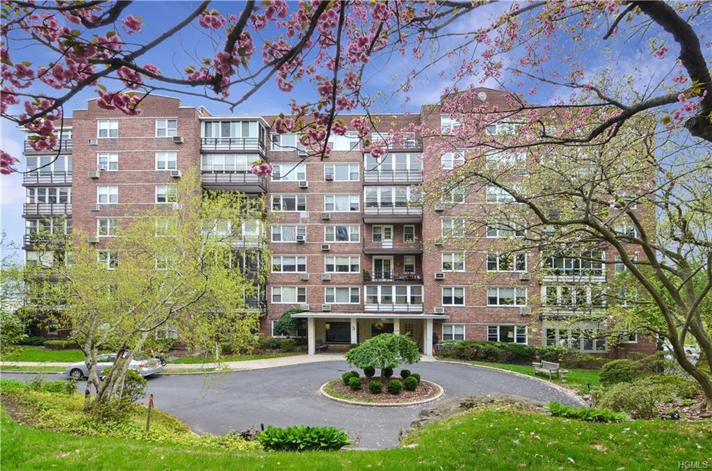 3 Washington Square - Photo 1